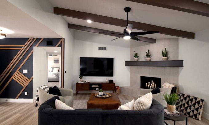 Raskin Estates House | 6430 E. Sharon Drive/Scottsdale, AZ 85254