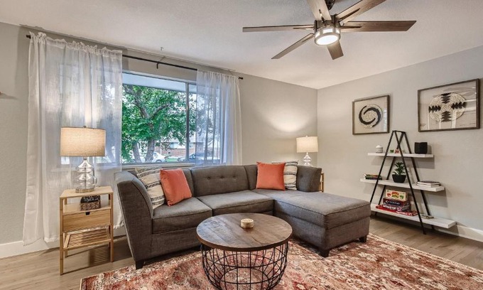 Lamar Heights Area House | 6636 Depew St (upper)