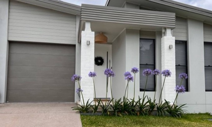 Nelson Bay House | 6A Hough Street - Sophisticated pet friendly home with air con, wi-fi and linen provided
