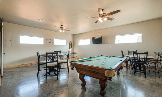 Kingston House | 6Bdrm.Pool Table! Launch nearby! Lake Texoma!