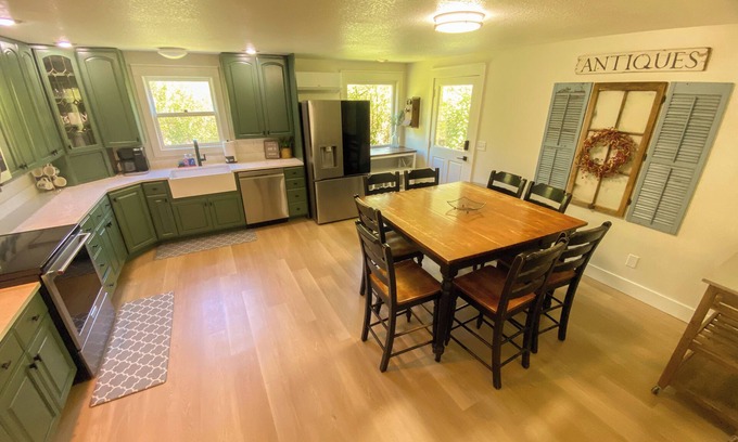 Bonney Lake Other | 6BR Cozy Farmhouse Retreat w/Sunset Views & Fun