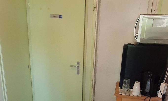 Duivendrecht Apartment | 6m2studio near metro station and night bus stop with verified eu study documents