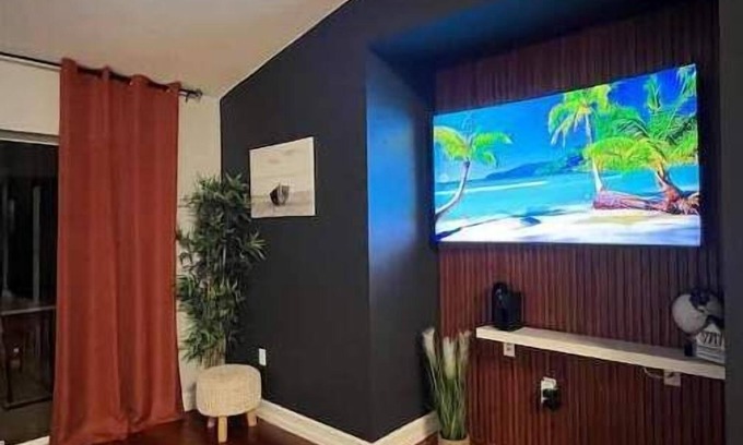 Palm Coast House | 6Mi to Beach ! Paradise near Flagler Beach! Hot Tub, Tennis court