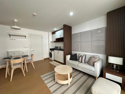 Khlong Toei Nuea Apartment | 6th Avenue Sukhumvit BKK 302 BTS Asoke & Nana MRT Sukhumvit