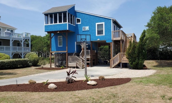 Duck House | 6th House From Private Beach Access! Steps to Duck Town! 3 Bed, 2 Bath.