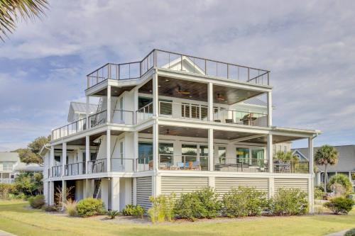 Beachwood East House | 7 Beachwood East by AvantStay Steps to the Beach Ocean Views Hot Tub 7BDR