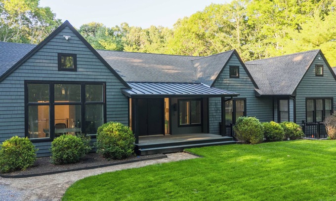 North Sea House | 7 bed, 8.5 baths, pool, hot tub, tennis in Southampton