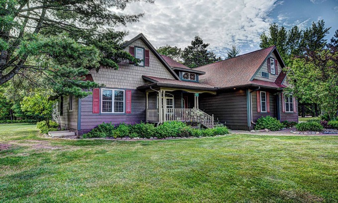 Eagle River House | 7 Bedroom house rental at Wild Eagle Lodge