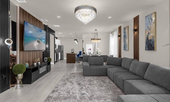 Tuscan Hills House | 7 Bedrooms/5.5 Bathrooms/Windsor Island (4420KR)