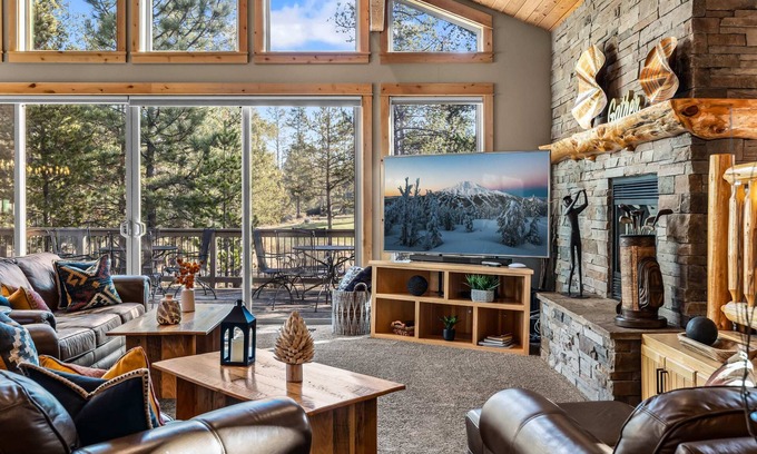 Sunriver House | 7 BR, Hot Tub, Sunriver - The Masters Lodge