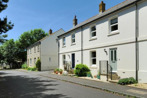 Charmouth House | 7 Double Common