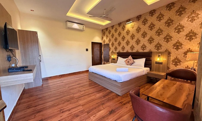 Gwalior Hotel | 7 Hills Resort