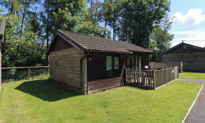 Combe Martin Cottage | 7 MANLEIGH PARK, pet friendly, with a garden in Combe Martin