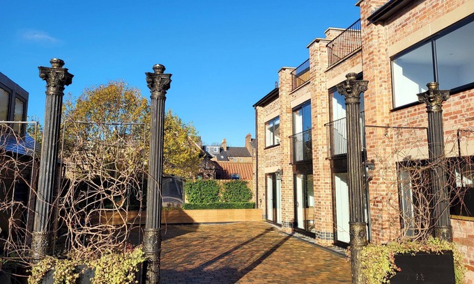 Bootham House | 7 Marygate Mews - Three Bedroom House, Sleeps 5