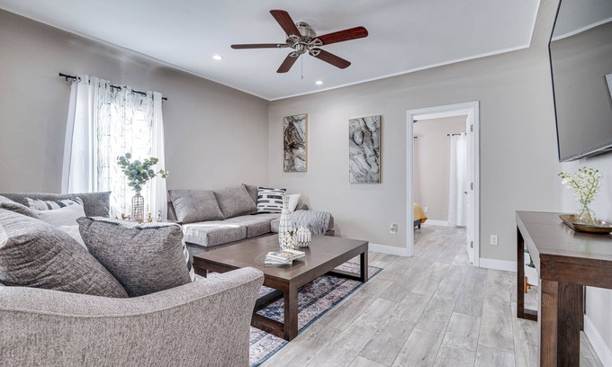 East Los Angeles Apartment | 7 Mi to Downtown: East Los Angeles Apartment