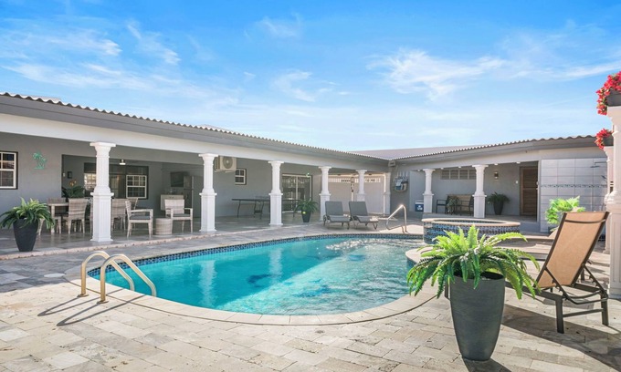 Pos Chiquito House | 7 Min Walk to Mangel Halto Private Pool