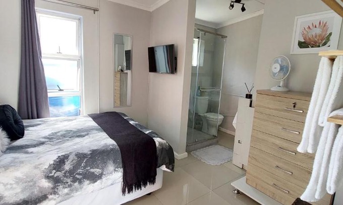 Port Elizabeth Apartment | 7 on Gladys