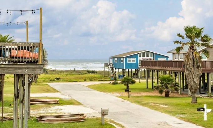 Surfside Beach House | 7 Palms Beach House Gated w/Grill Steps to Beach