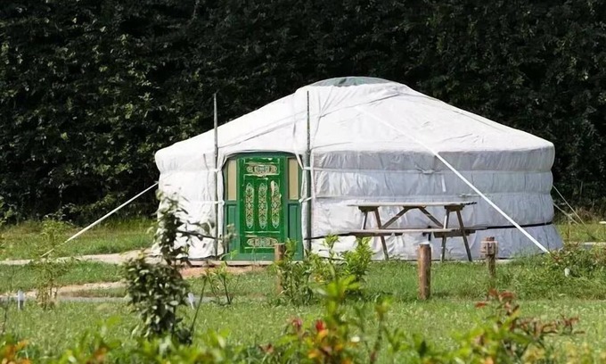 Dienne Cabin | 7-person yurt