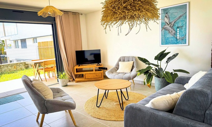 La Saline Les Bains Apartment | 70 m² T3 apartment with garden, lagoon view, three minutes from the beach.