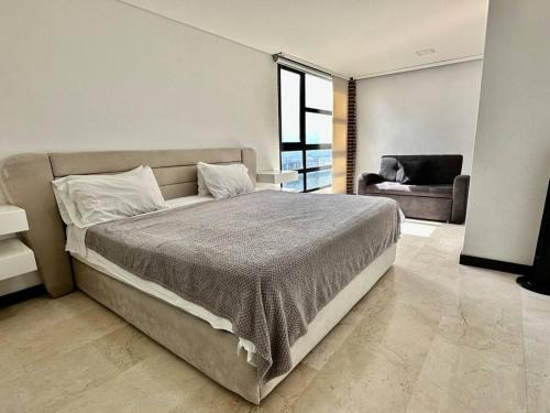 El Castillo Apartment | 702 Beautiful and spacious apartment in El Poblado