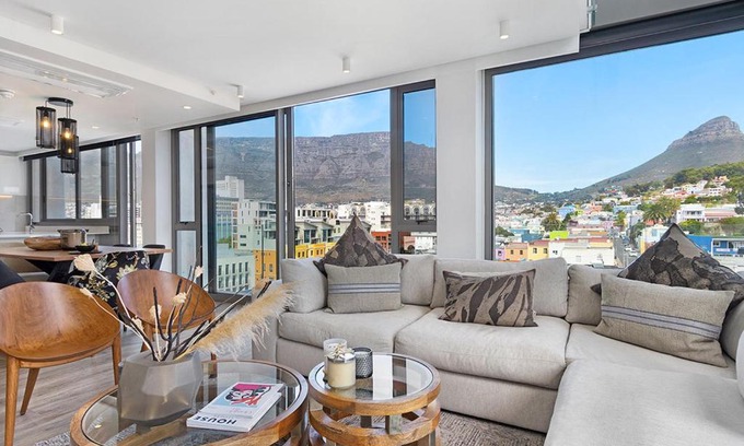 Bo'Kaap Apartment | 702 on Strand Cape Town - Panoramic Mountain Views