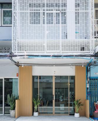 Phra Khanong Apartment | 72 House & Cafe