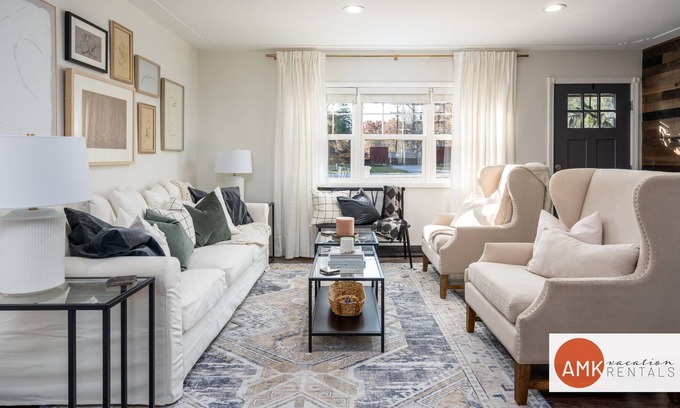 Norton Shores House | 720 Lakehouse Summary