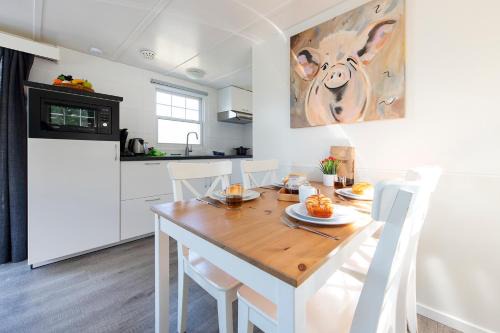 Oisterwijk Ski Chalet | 73, ponds - Kampina - Cycling - Airco - Tranquil! - Recreational Only