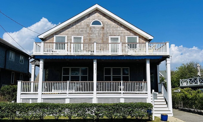 Avon House | 7br/3.5ba Classic Bay Head Beach House Steps To The Beach