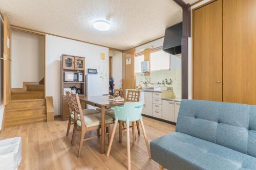 Nishi Apartment | 7min Walk from Kujo Station For 7 Guests