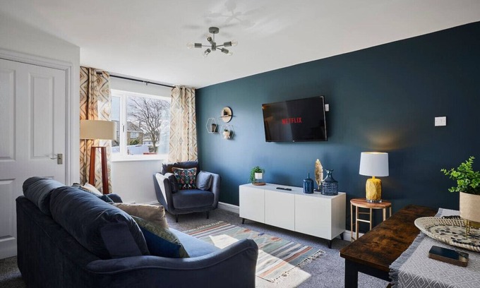 Halifax House | 7mins→Halifax/Brighouse | Pets OK | Parking 2 cars