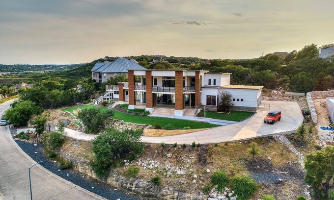Stone Oak House | 8 Bed 8 Bath- Mega Mansion W/Breathtaking Views, Modern