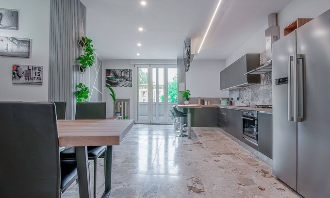 Reggio nell'Emilia Apartment | 8 Bedroom apartment in Reggio Emilia center