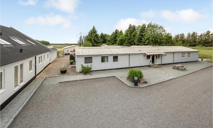 Henne House | 8 Bedroom Cozy Home In Henne