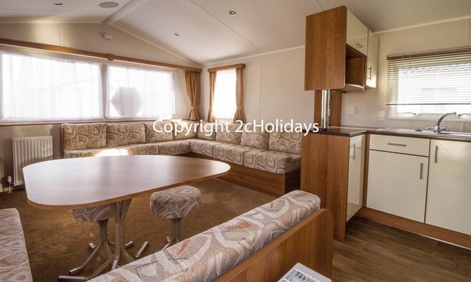 Hopton House | 8 berth caravan for hire near Great Yarmouth at Broadland Sands ref 20268BS