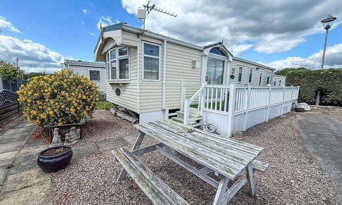 Skegness House | 8 berth caravan with WiFi and decking in Lincs ref 78003P