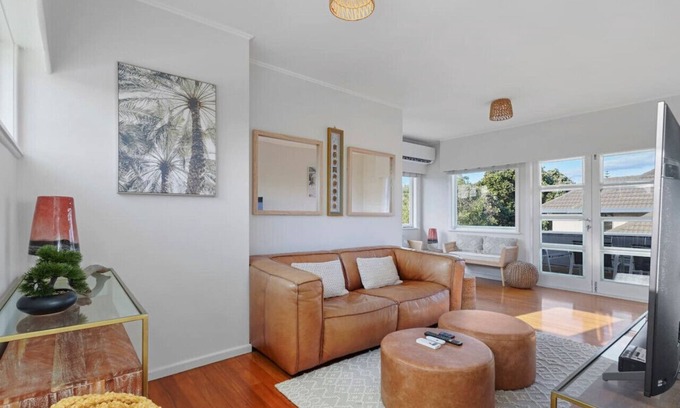 Eastern Beach House | 8 Eastern Beach Road, Eastern Beach, Auckland 2012