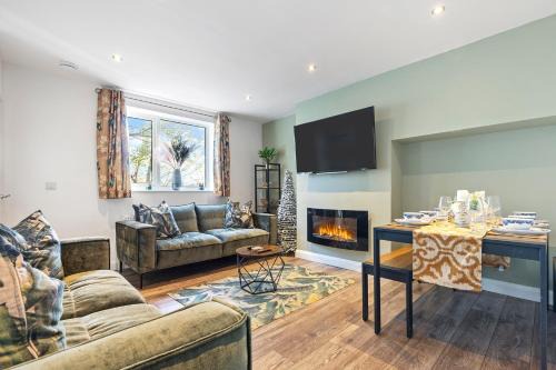 Heworth House | 8 Eighth Ave Retreat On The Green Beautiful 4-Bed Home Pass The Keys