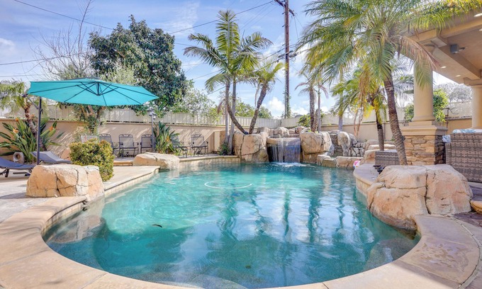 Henninger Park House | 8 Mi to Disney: Santa Ana Home w/Bar & Patio!