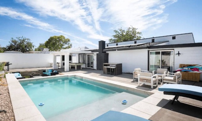 Las Vegas House | 8 miles to Fremont with private pool and 8 beds