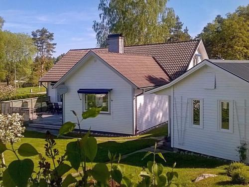 Lerum House | 8 person holiday home in LERUM