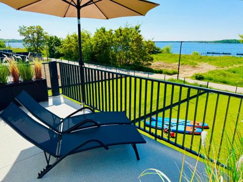 Muldestausee House | 8 Personen Ferienhaus ,Seegelblick" am Goitzschesee, erste Reihe am Strand mit Sauna, Whirlpool, Kamin, Wallbox & SUP