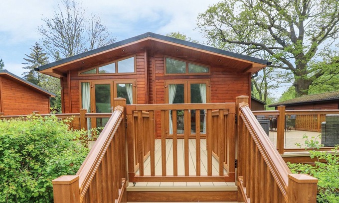 Troutbeck Bridge Cabin | 8 WATERSIDE WOOD, pet friendly, with a garden in Troutbeck Bridge