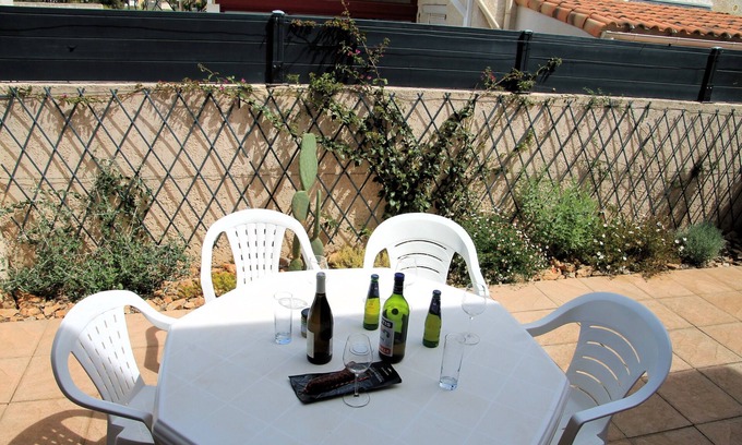 Saint-Pierre-la-Mer House | 80 m2 in a quiet location in St Pierre la Mer