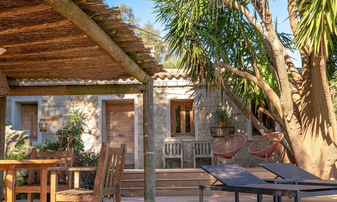 Sotta House | 80m2 former sheepfold between sea and mountain
