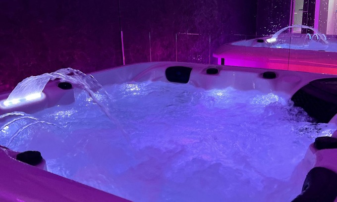 Meyrargues Bed & Breakfast | 80m2 suite with jacuzzi and pool table, 30 min from Marseille