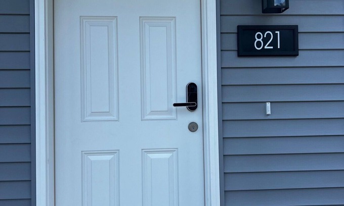 Washington Court House Apartment | 821 Gregg St. 2 Bed Apt Fully Furnished