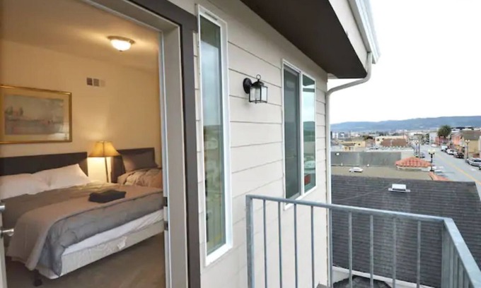 Downtown Apartment | 8405 Upscale Penthouse Elevator & Parking near SFO