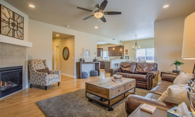 Colorado Springs House | 8BD Mnt Views Oasis Near Garden of The Gods Ideal for Groups